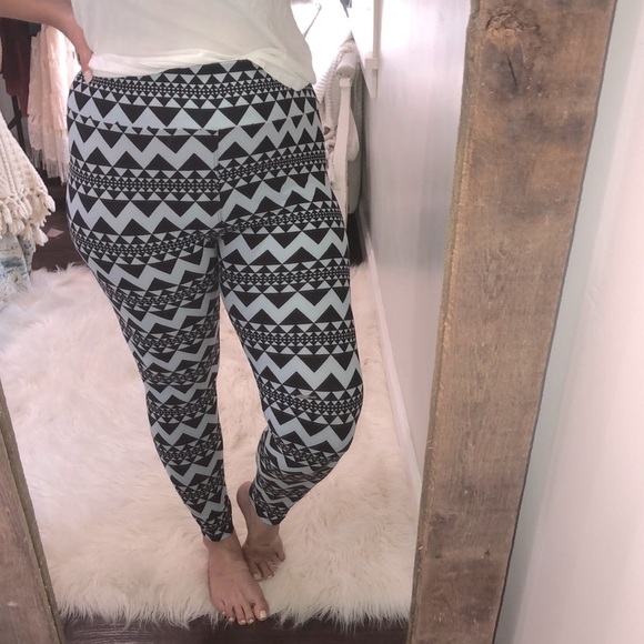 Lularoe tall & curvy blue geometric print leggings - Picture 1 of 4